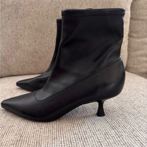 Unisa Sleek Black Heeled Boots